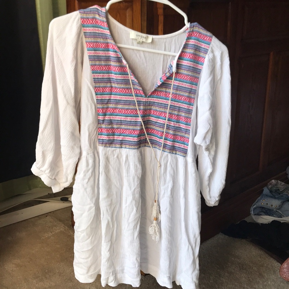White tunic top white pockets